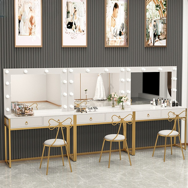 Beauty Makeup Bridal - Kaptafel met lichtspiegel geïntegreerde training school